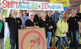 Rund 100 Teilnehmer sind zu der Kundgebung gekommen. - Burkhard Battran