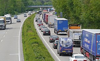 Der Unfall verursacht mehrere Kilometer Stau. - Pixabay