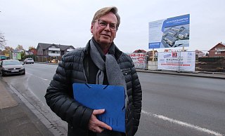 Klaus Dirks, Geschäftsführer der Jofo Immobilien GmbH, stellt das Schlossquartier vor. - Sabine Kubendorff