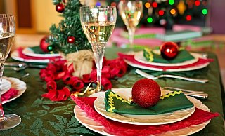 Bleiben die Gäste an Weihnachten trotz Reservierung einfach fern, wird es für viele Gastronomen eng. Sie reagieren nun darauf. - Pixabay