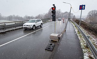 Die Mastbruchstraße führt über die B1. Schon lange ist die Brücke marode, aktuell ist sie nur einspurig befahrbar. - Niklas Tüns