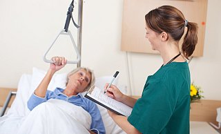 Oft erst spät im Krankenhaus: Bei Frauen werden Herzinfarkte häufig erst sehr spät erkannt.  - ©contrastwerkstatt - stock.adobe.com