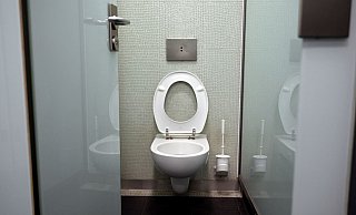Die Stadt Brakel will öffentliche Toiletten sanieren oder gar neu bauen – wenn der Bauausschuss zustimmt. - Leonie Asendorpf/dpa