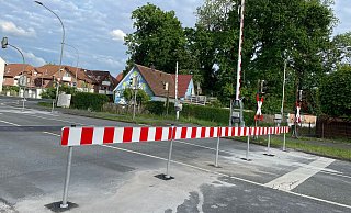 Der Bahnübergang an der Husarenstraße wird voraussichtlich bis 2030 gesperrt bleiben. Eine Zwischenlösung will die Bahn aber noch prüfen. - Rajkumar Mukherjee