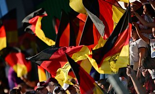 Alle Daumen sind für die deutsche Frauen-Fußball-Nationalelf gedrückt. - Sebastian Gollnow/dpa