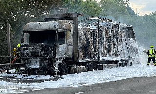 Ein Lkw ist vor wenigen Tagen auf der A2 bei Herford völlig ausgebrannt. - Feuerwehr Herford
