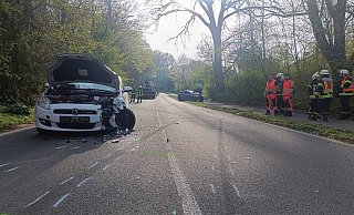 Die Wagen wurden bei dem Unfall in Spenge völlig zerstört. - Sven Hauhart