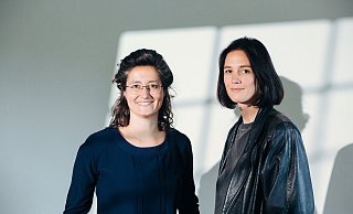 Die Fotografin Nora Klein (l.) und die Autorin Sonja Hartwig haben für ihr Buchprojekt über acht Jahre hinweg Menschen begleitet, die nicht mehr lange leben werden. - Nora Klein