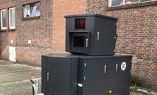 In Bielefeld heißt er „Bernd“, beim Kreis Gütersloh „Nico“. Auch die Stadt Gütersloh kontrolliert nun mit einem Blitzer-Anhänger. - rr