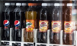 Ungerührt reichte der 37-Jährige die Erfrischungsgetränke des Kiosks an die Wartenden. - Symbolfoto: pixabay / Creative Commons