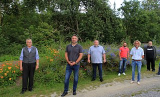 Die Herren Elmar Stricker (v. l.), Thomas Meißner, Sascha Spiessens, André Budde, Oliver Maaß, Christian Gröne und Markus Wellbrink treten bei der Kommunalwahl an. - WGB