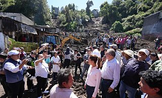Präsidentin Sheinbaum besuchte eine betroffene Gemeinde im zentralen Bundesstaat Puebla. - -/Handout Präsidentenamt Mexiko/dpa