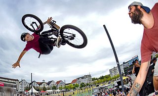 Abgehoben: Zum "City Jam" kommen regelmäßig Tausende. Am Sonntag sind die BMX-Fahrer ebenfalls wieder unterwegs. - Barbara Franke