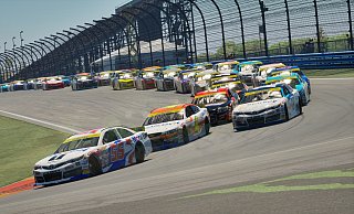 Packende Rennaction bei „NASCAR 25“: Die neonfarbenen Boliden liefern sich ein spannendes Kopf-an-Kopf-Rennen auf der Strecke. - iRacing