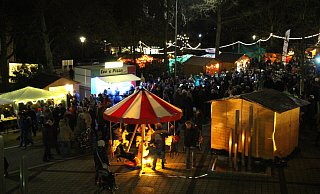 Der Weihnachtsmarkt von "Kirchlengern handelt" findet immer im Ortszentrum von Kirchlengern statt. - Archivfoto: Myriam Domke-Feiner