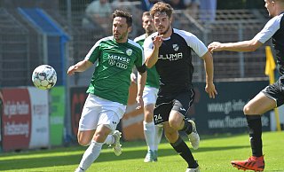 Matthias Haeder (links) erzielte das zwischenzeitliche 3:0 für den FC Gütersloh. - Jens Dünhölter