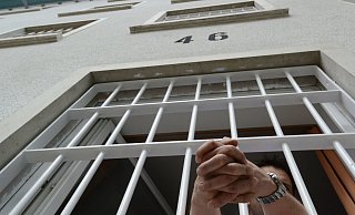 Wieder hinter Gittern sind seit Dienstag zwei entflohene Häftlinge, die mit dem Zug nach Holland gefahren waren. - Symbolfoto: picture alliance / dpa