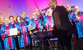 Bilder wie dieses mit Marcus Linnemann am Piano und Chor beim Adventskonzert wird es in diesem Jahr nicht geben. - Ralf Bittner