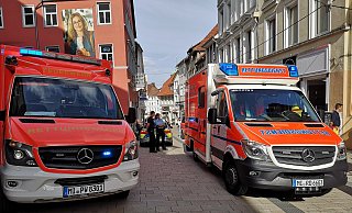 Die Einsatzkräfte sind vor Ort. - Carsten Korfesmeyer