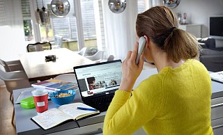 Viele Mitarbeiter können sich mittlerweile ihre Arbeitszeit immer flexibler einteilen – oder von zu Hause arbeiten. So bleibt dann oft mehr Zeit für die Familie. - Barbara Franke