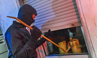 Die Zahl der Wohnungseinbrüche ist im Corona-Jahr gestiegen. - picture alliance
