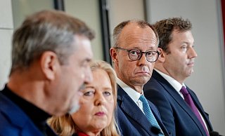 Stromkosten für die Industrie senken, Luftverkehrsteuer auch: Die Koalitionsspitzen verkünden ihre Einigung. - Kay Nietfeld/dpa