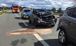 Zwei der Fahrzeuge wurden stark, eines nur leicht beschädigt. - Feuerwehr Paderborn