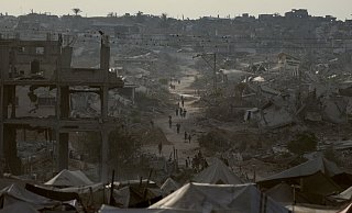 Die Lage im weitgehend zerstörten Gazastreifen ist weiterhin äußerst fragil. (Archivbild) - Jehad Alshrafi/AP/dpa