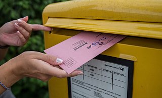 Die Briefwahl in Deutschland ist sicher, doch das stoppt Rechte nicht, das Gegenteil zu behaupten. - picture alliance / Fotostand