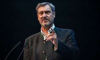 An der Wehrpflicht führt kein Weg vorbei, meint nicht nur der CSU-Chef. - Pia Bayer/dpa