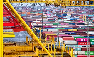 Zölle bremsen die Exportnation Deutschland. (Symbolbild) - Sina Schuldt/dpa Pool/dpa