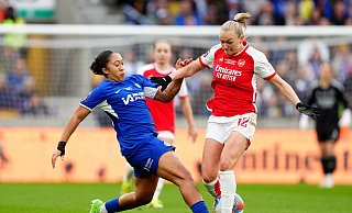 Arsenals Frida Maanum (r) war beim Ligapokal-Finale gegen Chelsea zusammengebrochen. - David Davies/PA Wire/dpa