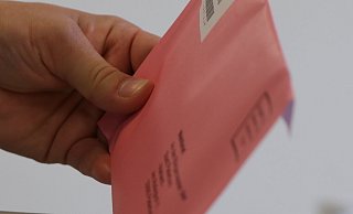 Einige Wählerinnen und Wähler nutzen die Möglichkeit ihre Kreuze per Briefwahl zu setzen. - Holger Kosbab