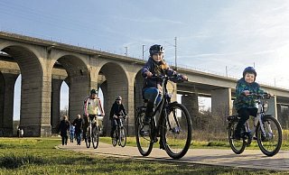 Der Radweg unter dem Schildescher Viadukt in Bielefeld. - FOTO: THORSTEN ULONSKA