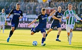 SCP07-Akteur Sebastian Klaas zieht ab, scheitert aber an Münsters Torhüter. Am Ende mussten sich die Paderborner trotz spielerischer Überlegenheit mit einem 3:3 zufrieden geben.  - Besim Mazhiqi
