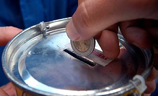 "In diesem Jahr gingen sehr viele Spenden für die Betroffenen der Flutkatastrophe im Sommer in Teilen Deutschlands ein", teilte das Deutsche Rote Kreuz mit. - picture alliance / Zoonar