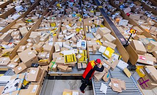Werden es auch in diesem Jahr wieder 11 Millionen Sendungen über Weihnachten? Die Post ist nach einem bisher schlechten Jahr zuversichtlich, dass das Geschäft in den kommenden Monaten anzieht. - Rolf Vennenbernd/dpa