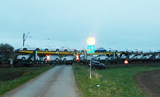 An dem unbeschrankten Bahnübergang in Petershagen-Döhren kam es zum Zusammenstoß. - Foto: Polizei Minden