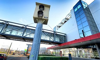 Der stationäre Blitzer hat am Morgen nach dem Sturm fleißig gearbeitet. - Barbara Franke