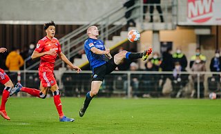 SCP-Stürmer Sven Michel, der hier dem Hamburger Innenverteidiger Jonas David enteilt ist, war gegen den HSV wieder ein Aktivposten. Diesmal aber kam er kaum zu Abschlussaktionen. - Besim Mazhiqi