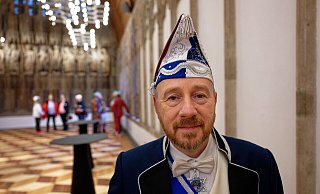 Aaron Knappstein, Präsident des jüdischen Karnevalsvereins «Kölsche Kippa Köpp», im Hansesaal des Rathauses in Köln. - Henning Kaiser/dpa