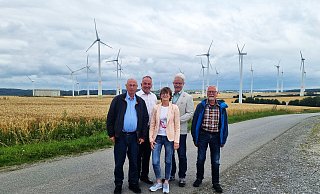 Lichtenaus Bürgermeisterin Ute Dülfer und die Vorsitzenden der Fraktionen - Michael Kirschner (FDP), Gerd Bauer (SPD), Michael Klösener (CDU), Bernd Keiter (Grüne) - wollen klare Regeln für das Repowering von Windenergieanlagen. - Stadt Lichtenau