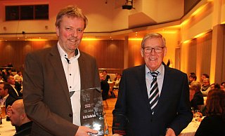 Der Vorsitzende der DJK Delbrück, Norbert Brautmeier (l.) freute sich über eine Sonderauszeichnung. Sein Amtsvorgänger, Rudolf Fraune wurde zum Ehrenamtler des Jahres ernannt. - Privat