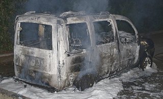 Der Rest vom Auto. - Polizei Minden-Lübbecke