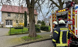 Durch einen heißen Specksteinofen geriet in einer Erdgeschosswohnung im Pfarrheim Wachs in Brand. Die Flammen griffen auf kleinere Einrichtungsgegenstände über. - Ralph Meyer