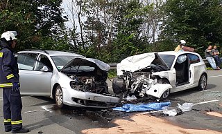 Der 66-jährige BMW-Fahrer wurde mit einem Rettungshubschrauber aus Kassel abgeholt und in ein Krankenhaus gebracht. - Simone Flörke