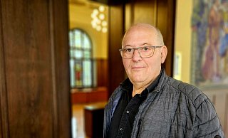 Walter Brinkmann hat am Dienstagvormittag vor dem Sitzungstermin schon ein flaues Gefühl im Magen. Er scheint damit recht zu behalten. - Janet König