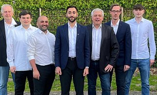 Der neue Bielefelder Kreisschiedsrichter-Ausschuss mit Karl-Heinz Schröder (v.l.), Daniel Balkir, Güven Güngör, Gürhan Celik (Vorsitzender), Klaus Münstermann, Torsten Salomon und Jona Siebert. - Nicole Bentrup