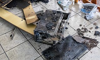 Das Feuer war in der Küche ausgebrochen und hatte dort auf eine Dunstabzugshaube übergegriffen. - Feuerwehr Porta/Michael Horst