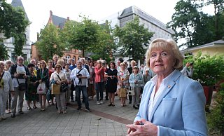 Die stellvertretende Bürgermeisterin Helke Nolte-Ernsting (CDU) empfängt die polnische Delegation aus Inowroclaw auf dem Inowroclawlplatz. - Ulf Hanke